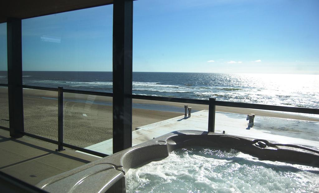 Beachfront Manor Hotel Линкольн-Сити Экстерьер фото