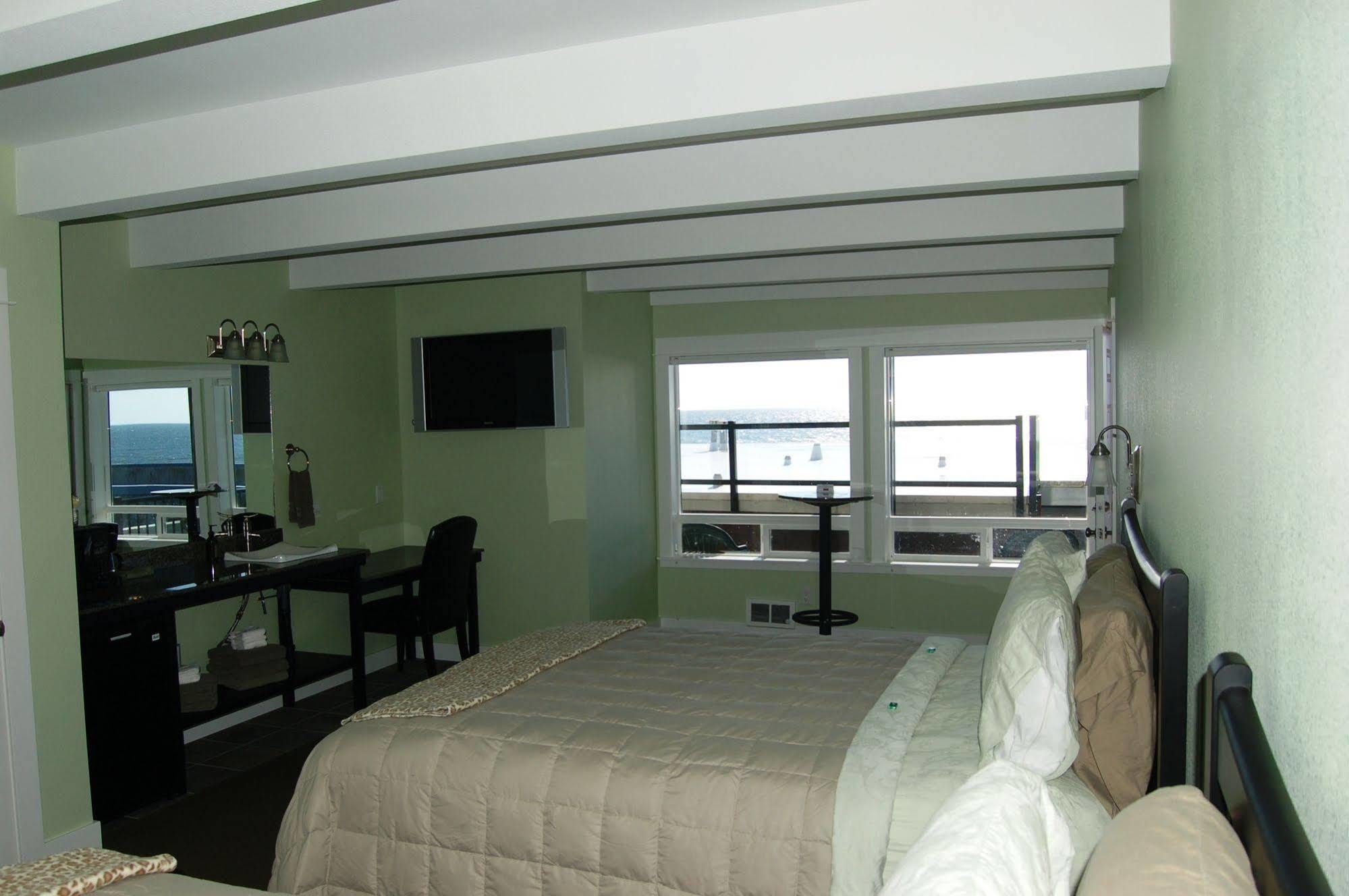 Beachfront Manor Hotel Линкольн-Сити Экстерьер фото