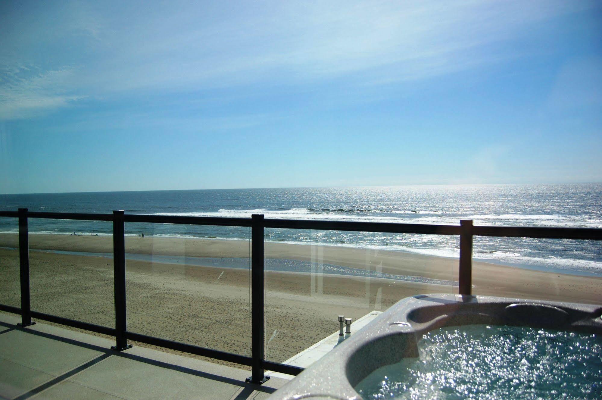 Beachfront Manor Hotel Линкольн-Сити Экстерьер фото